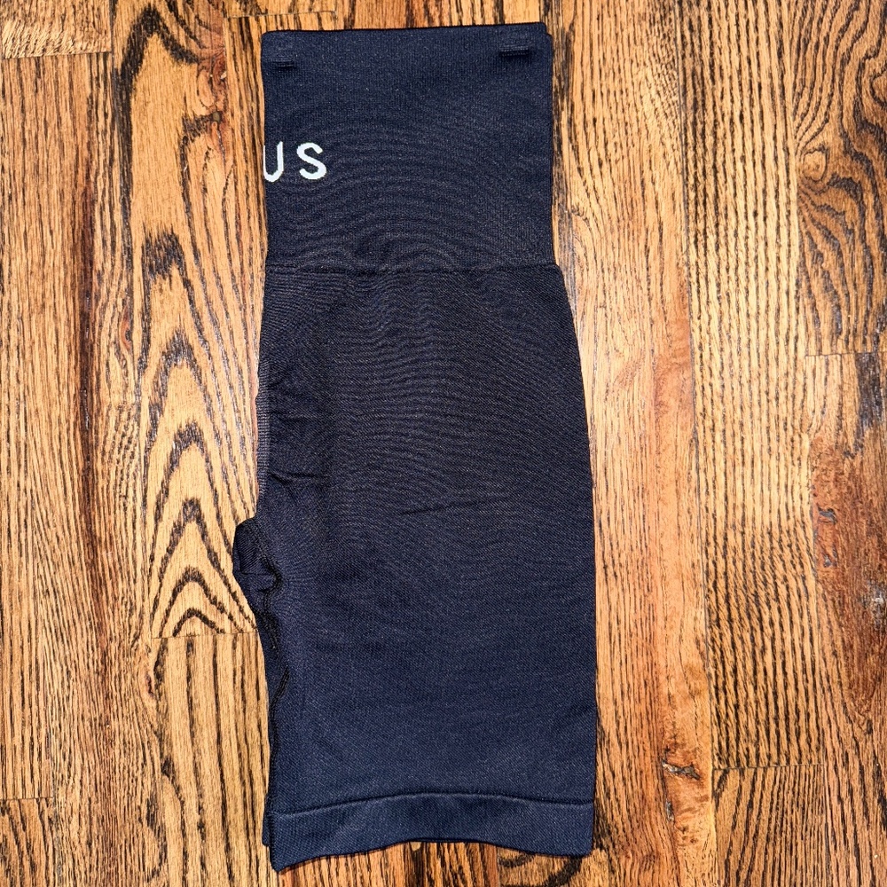 ILUS SEAMLUX SHORTS